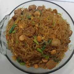 A picture of Bihun goreng.