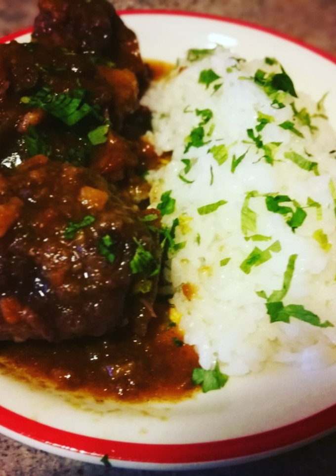 Una foto de Rabo de toro en salsa 🐂