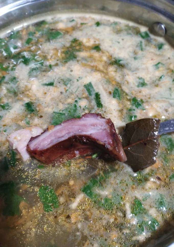 Суп пшоняний з копченими ребрами і курячою ковбасою