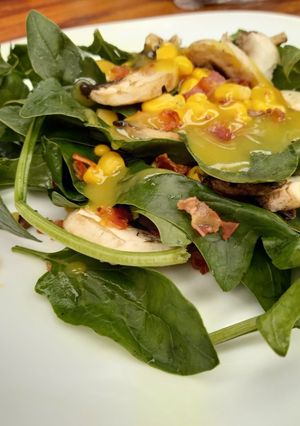 Una foto de Ensalada de espinaca con tocino ixtepecana