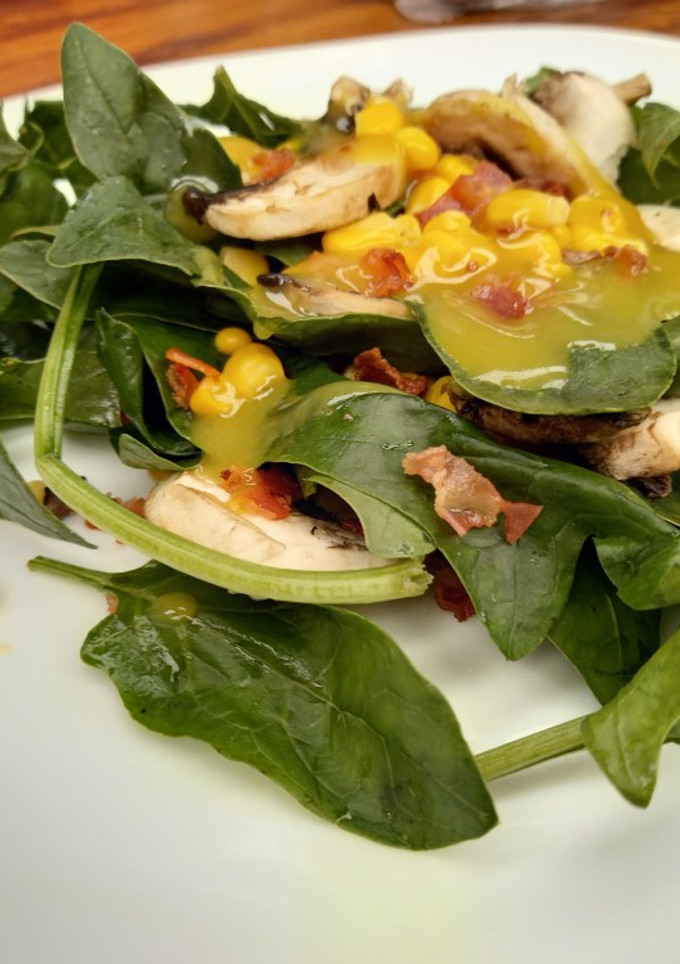 Una foto de Ensalada de espinaca con tocino ixtepecana