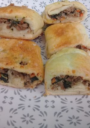 A picture of Pies with spinach & mince.
