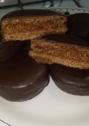 Una foto de ✨Alfajores de Algarroba y Avena✨