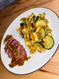 Cannette sauce sucrée - salée à la marocaine avec des pommes de terre & courgettes sautées
