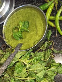 आमी पुदीने की चटनी (aami pudine ki chutney recipe in hindi) रेसिपी मुख्य फोटो