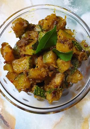 कद्दू की खट्टी मीठी सब्जी(kaddu ki khatti meethi sabzi recipe in hindi) रेसिपी मुख्य फोटो