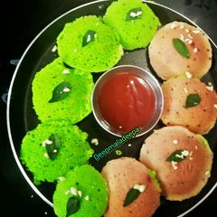 A picture of Spongy Rava idli.