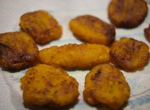 Una foto de Medallones crocantes de plátano macho