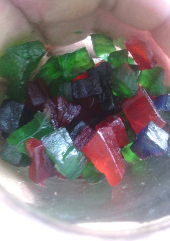 Una foto de Receta súper sencilla y económica Frutillas o frutas confitadas