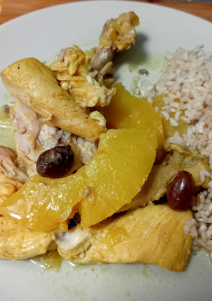 Una foto de 🐔Pollo al curry con piña🍍
