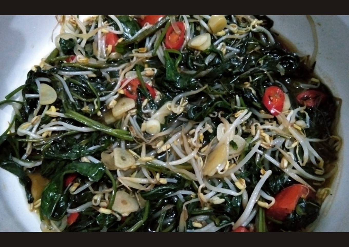 Tumis kangkung kecambah (toge)