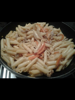 Una foto de Macarrones salteados