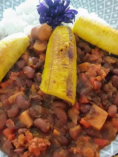 Una foto de Arroz Blanco con Frejoles a la Diabla a lo Carmelita