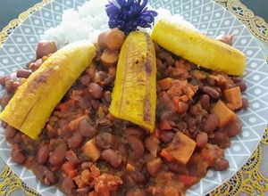 Una foto de Arroz Blanco con Frejoles a la Diabla a lo Carmelita