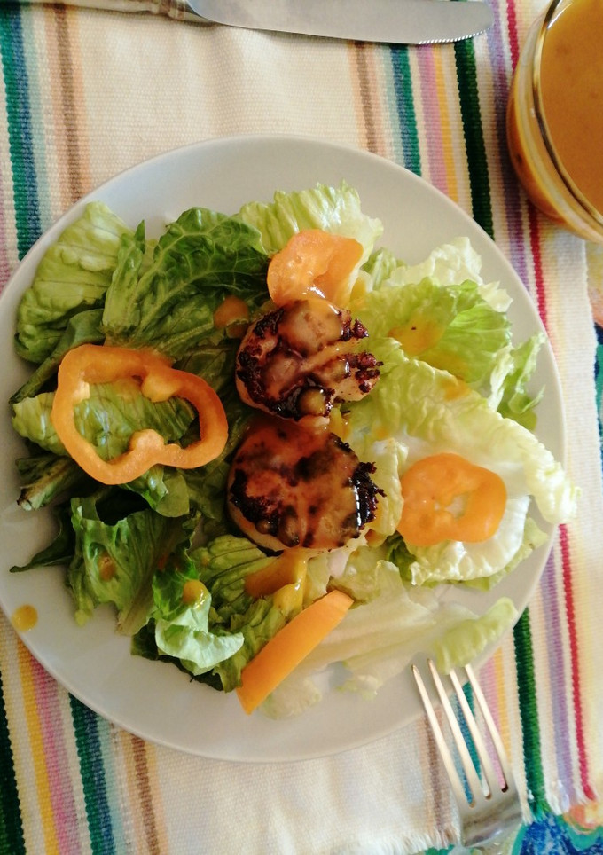 Una foto de Callos de hacha con salsa de mango y chipotle