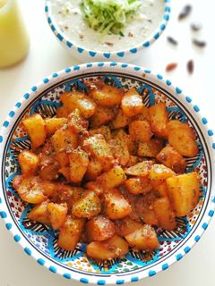 Una foto de Jeera aloo (plato indio vegano)