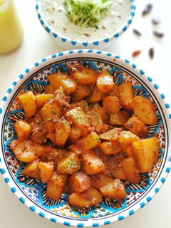 Una foto de Jeera aloo (plato indio vegano)