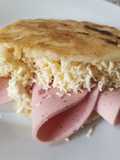 Arepas de mortadela y queso