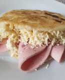 Arepas de mortadela y queso