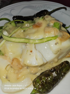 Una foto de Bacalao al pil pil con diferentes texturas