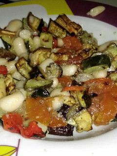 Una foto de Ensalada templada de alubias blancas