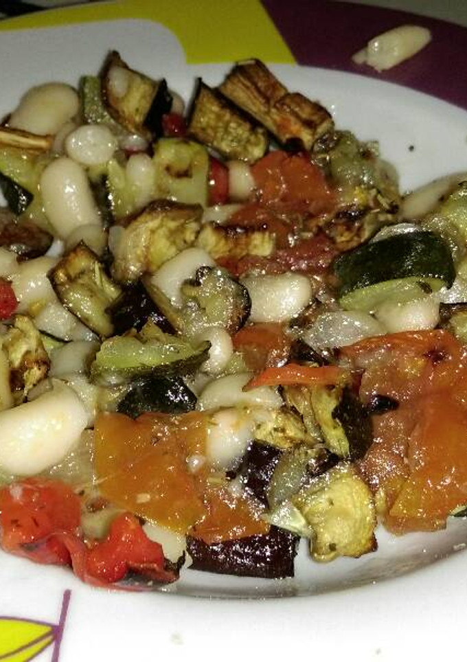 Una foto de Ensalada templada de alubias blancas