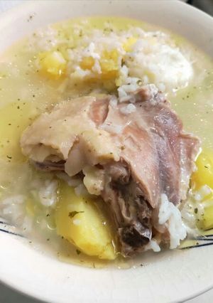 Una foto de Caldo de gallina a mi estilo