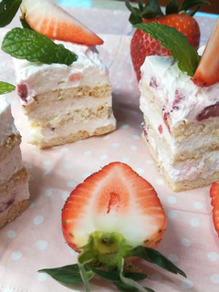 Sütés nélküli epres-kekszes gluténmentesen 🍓🍓 recept fotója