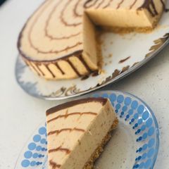 A picture of Caramel & MarshmallowCheesecake 🍰.