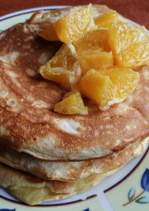 Zdjęcie przepisu Naleśniki pomarańczowo-bananowe.