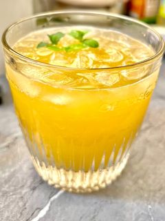 O poză a rețetei Limonadă cu piersici.