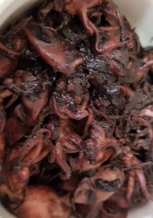 A picture of Squid cooked with ink and tamarind.