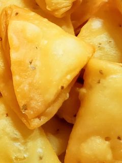 खस्ता निमकी (Khasta nimki recipe in Hindi) रेसिपी मुख्य फोटो
