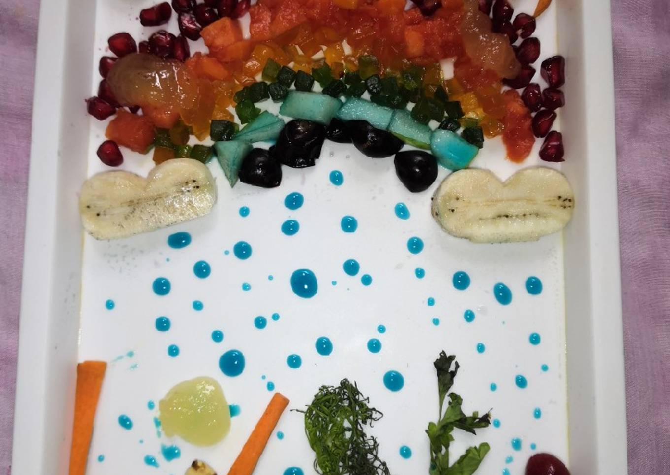 Rainbow fruit salad with honey