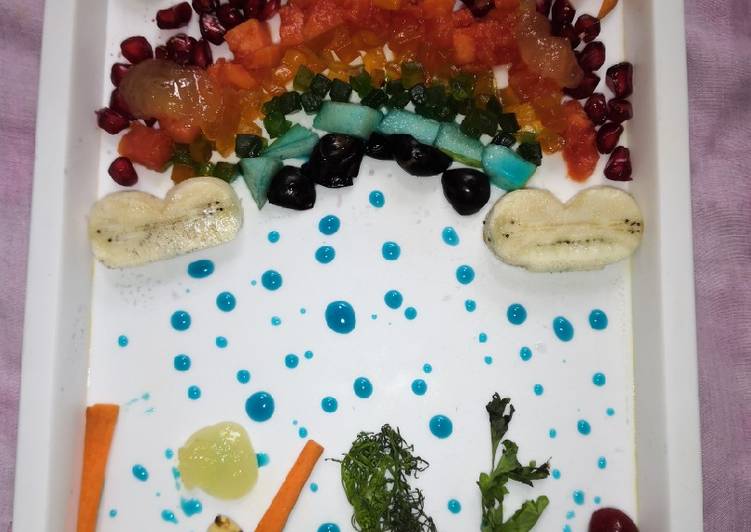Rainbow fruit salad with honey