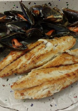 Foto principal de Corvina a la plancha y mejillones con nata