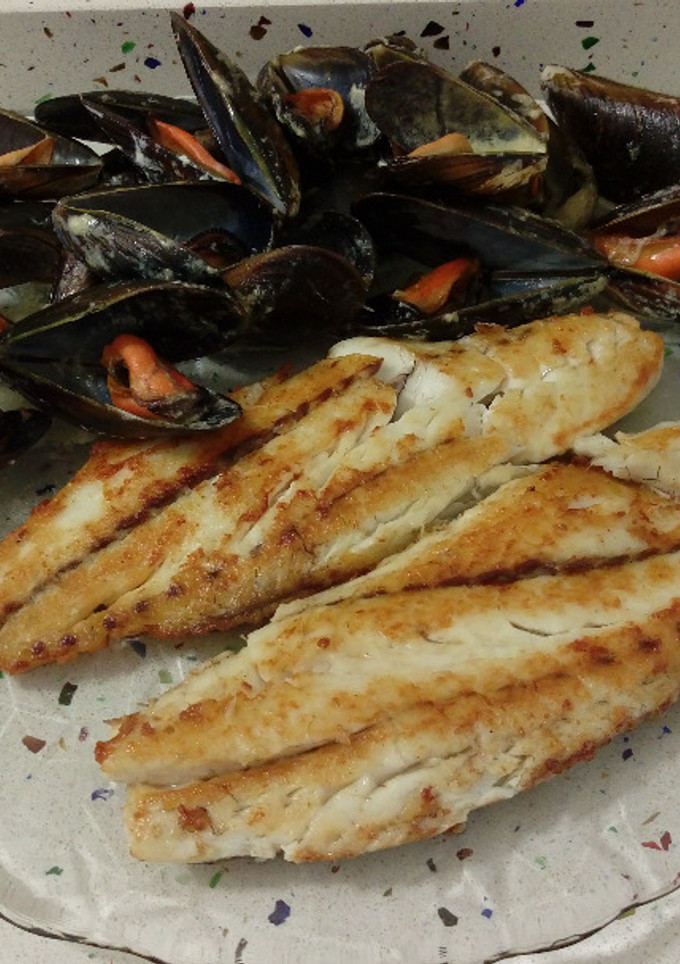 Una foto de Corvina a la plancha y mejillones con nata