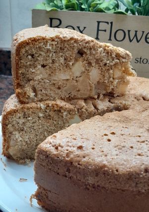 Una foto de Torta nube integral de manzana, coco y canela 🍎🥥✨