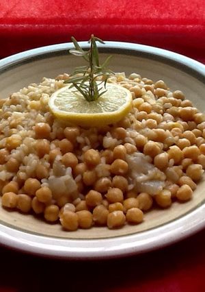 Una foto de Garbanzos con arroz a la griega