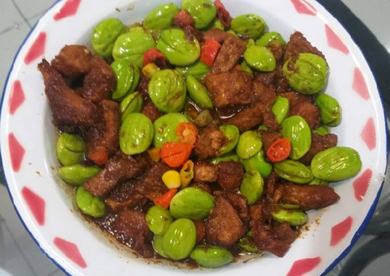 Babi kecap pete
