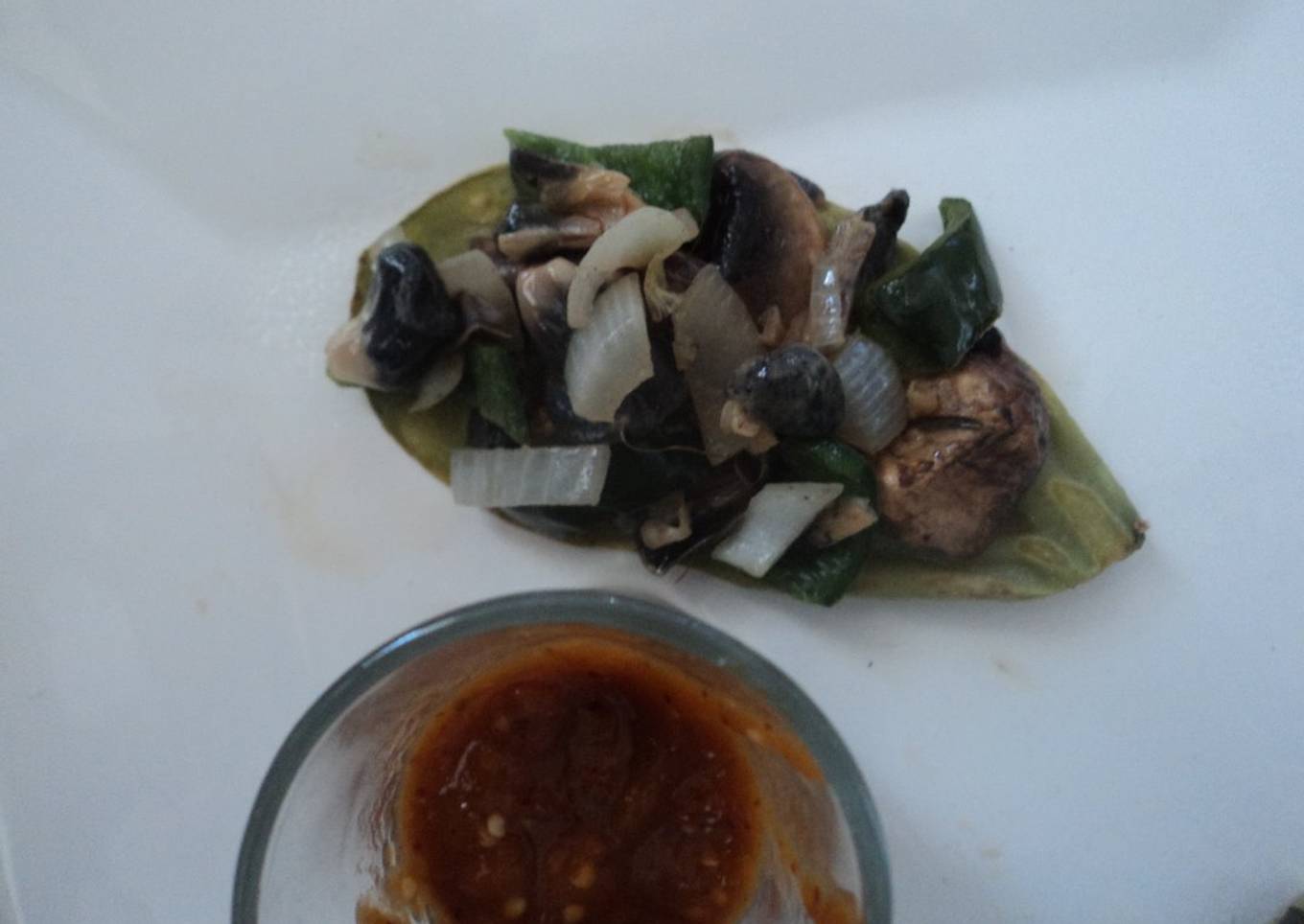Nopales de hongo y huitlacoche mamá güera del pirul (platillo vegano)