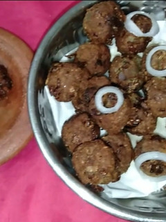மட்டன் கோலா உருண்டை (Mutton kola urundai recipe in tamil) செய்முறை முக்கிய புகைப்படம்