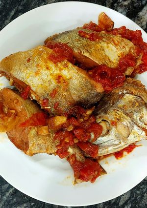 Hình của món Cá mím kho cà chua, hành khô, tương ớt.