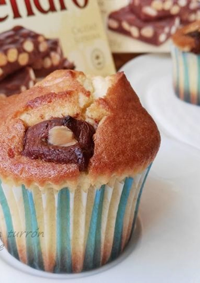 Una foto de Muffins de naranja con turrón