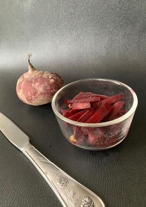 બીટરૂટ સલાડ (Beetroot Salad Recipe In Gujarati) રેસીપી મુખ્ય ફોટો