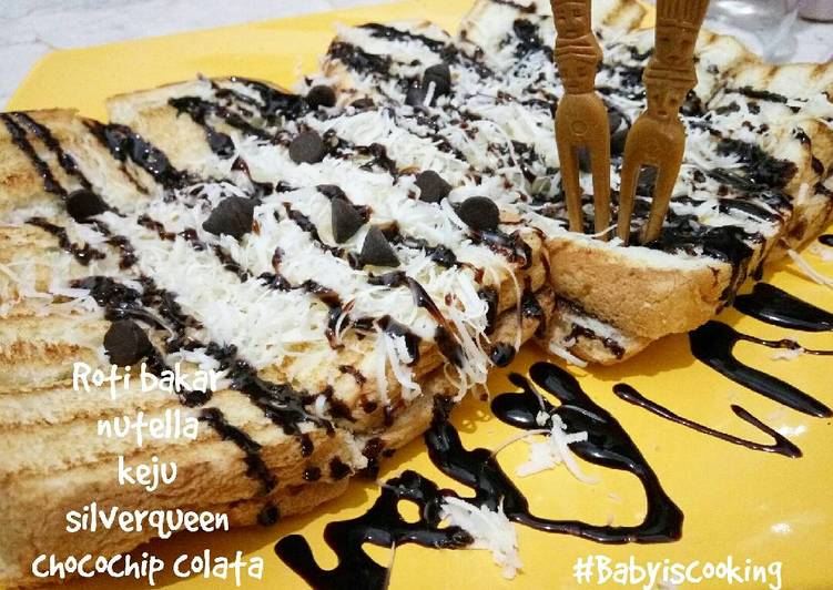 Roti bakar, nutella, silverqueen, keju, chocochip colata