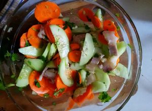 Hình của món Nộm Dưa chuột cà rốt thịt heo.