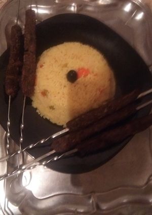 صورة لوصفة كباب مشوي بالفرن مع أرز المطاعم