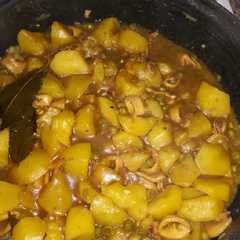 Una foto de Patatas estofadas con calamar