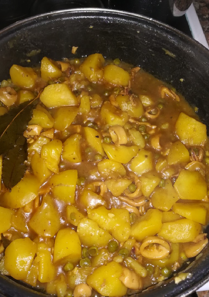 Una foto de Patatas estofadas con calamar